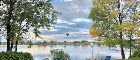Chambre Standard, 2 lits doubles, vue fleuve | Vue sur le lac