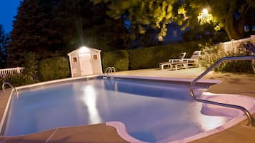 Sæsonbestemt udendørs pool, liggestole
