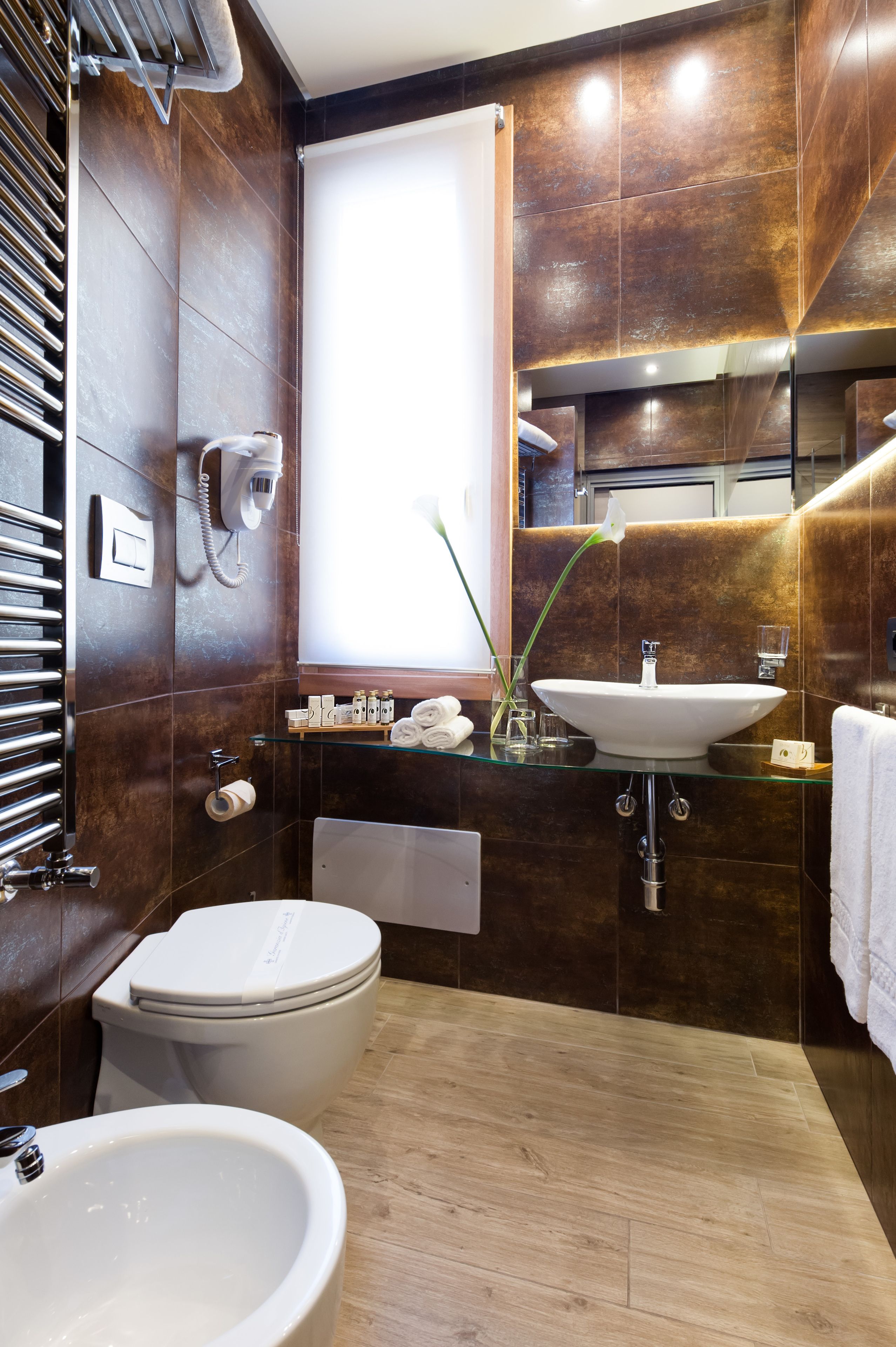 minibar, in-room safe, desk, free wifi