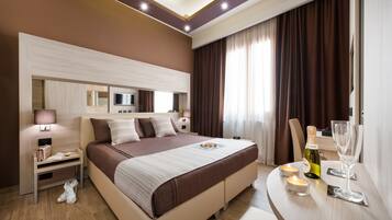 Minibar, in-room safe, desk, free WiFi
