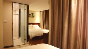 A hotel room with a bed, a shower area, and a curtain. - GreenTree Inn Yulin Jincheng Commercial Building Shell Hotel (Yulin)