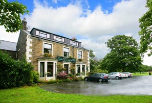 Front of property - Ilkley Riverside Hotel (Ilkley)