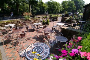 Terrace/patio - Ilkley Riverside Hotel (Ilkley)