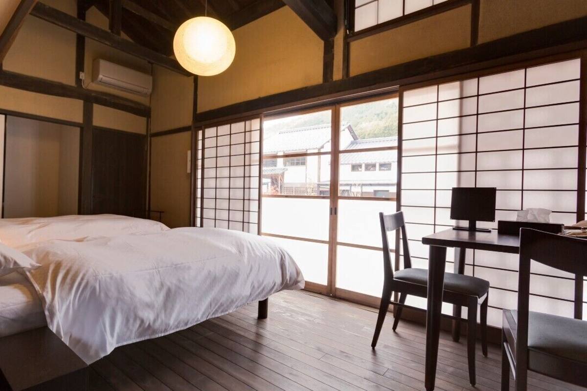 Premium bedding, in-room safe, iron/ironing board, free WiFi
