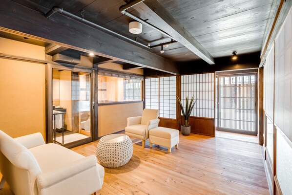 Premium bedding, minibar, in-room safe, iron/ironing board - EN Takeda Castle Town Hotel (Asago)