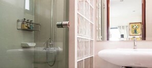 Executive Studio | Bathroom | Shower, rainfall showerhead, slippers, bidet