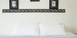 Studio (Prestige) | Egyptian cotton sheets, premium bedding, pillowtop beds, in-room safe - At 1150 villa (Bangkok)