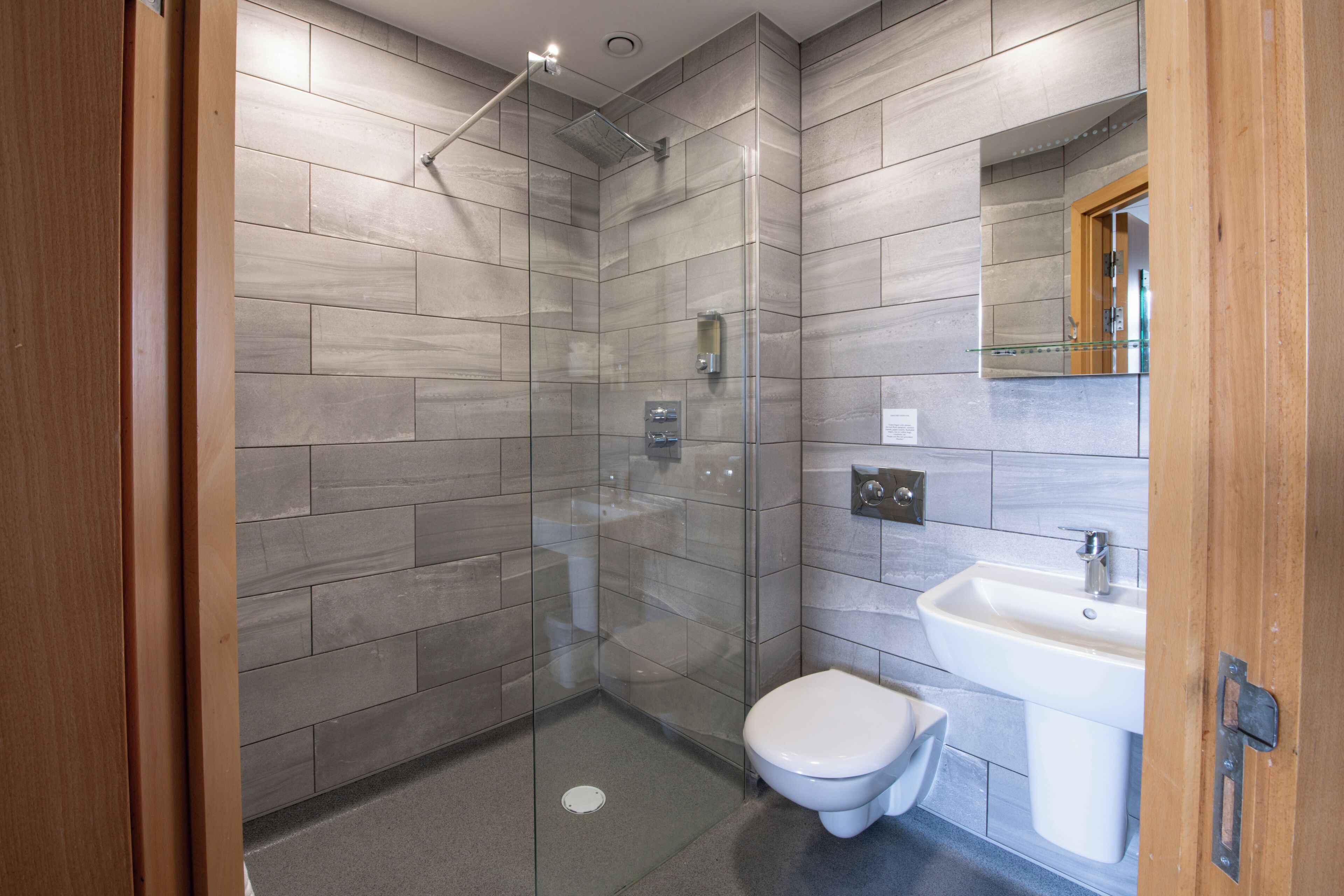 Superior Twin Room, Pitch View | Bathroom