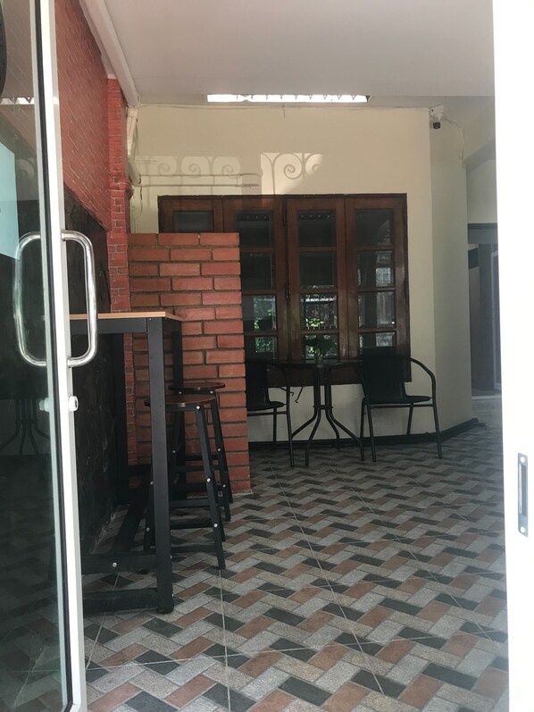 TV - Orchid House (Bangkok)