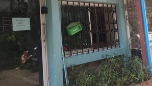 A building with a sign indicating it is an Orchid House. - Orchid House (Bangkok)