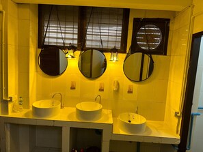 Basic Shared Dormitory, Mixed Dorm | Bathroom | Shower, hair dryer, towels - Orchid House (Bangkok)