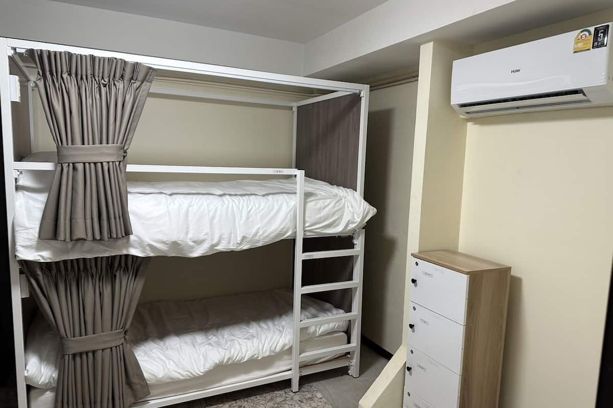 Dormitorio compartido básico, dormitorio mixto | Cortinas blackout y wifi gratis