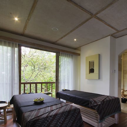 Couples treatment rooms, hot tub, body scrubs, facials