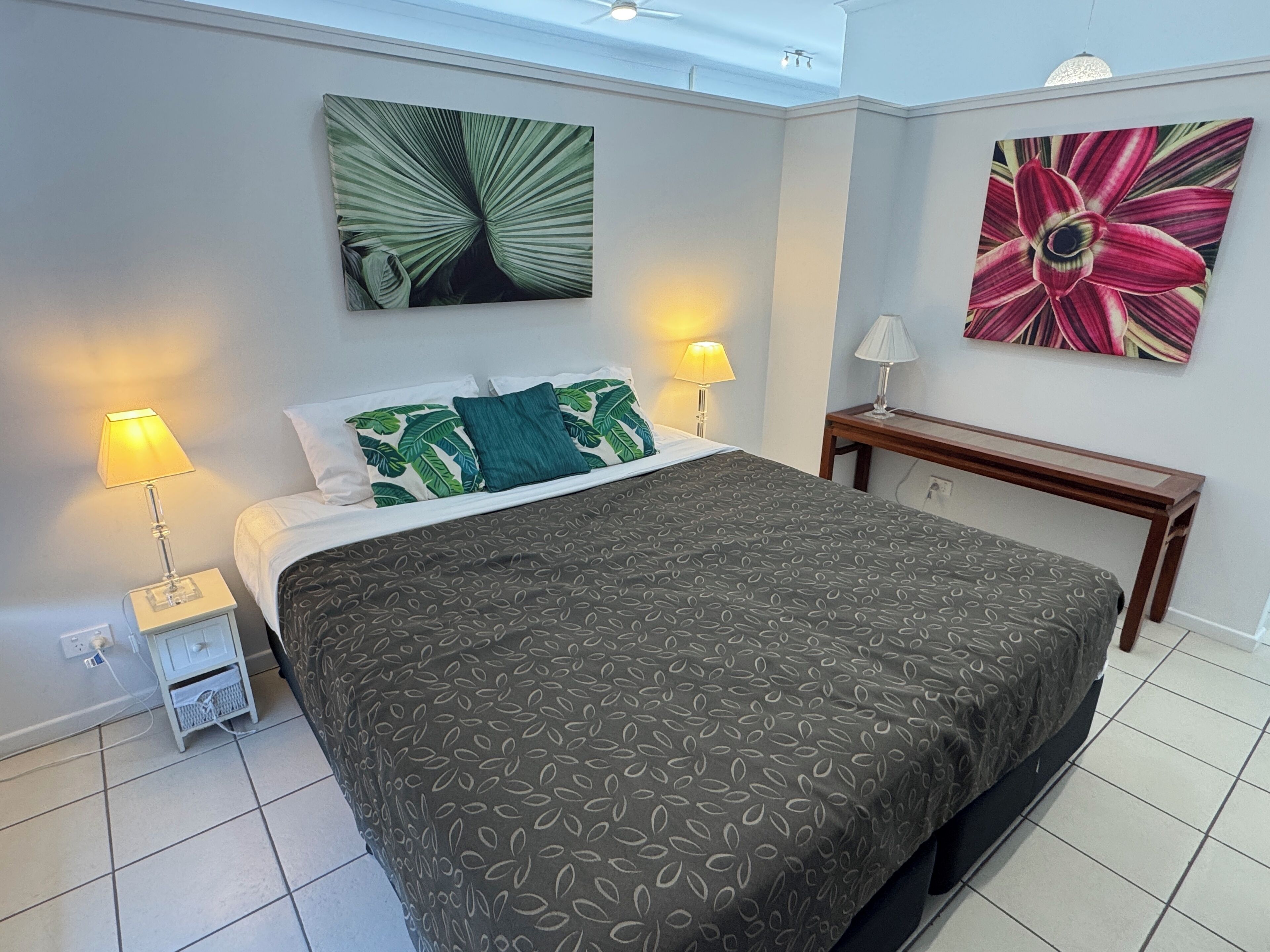 Modern Premium Family Studio