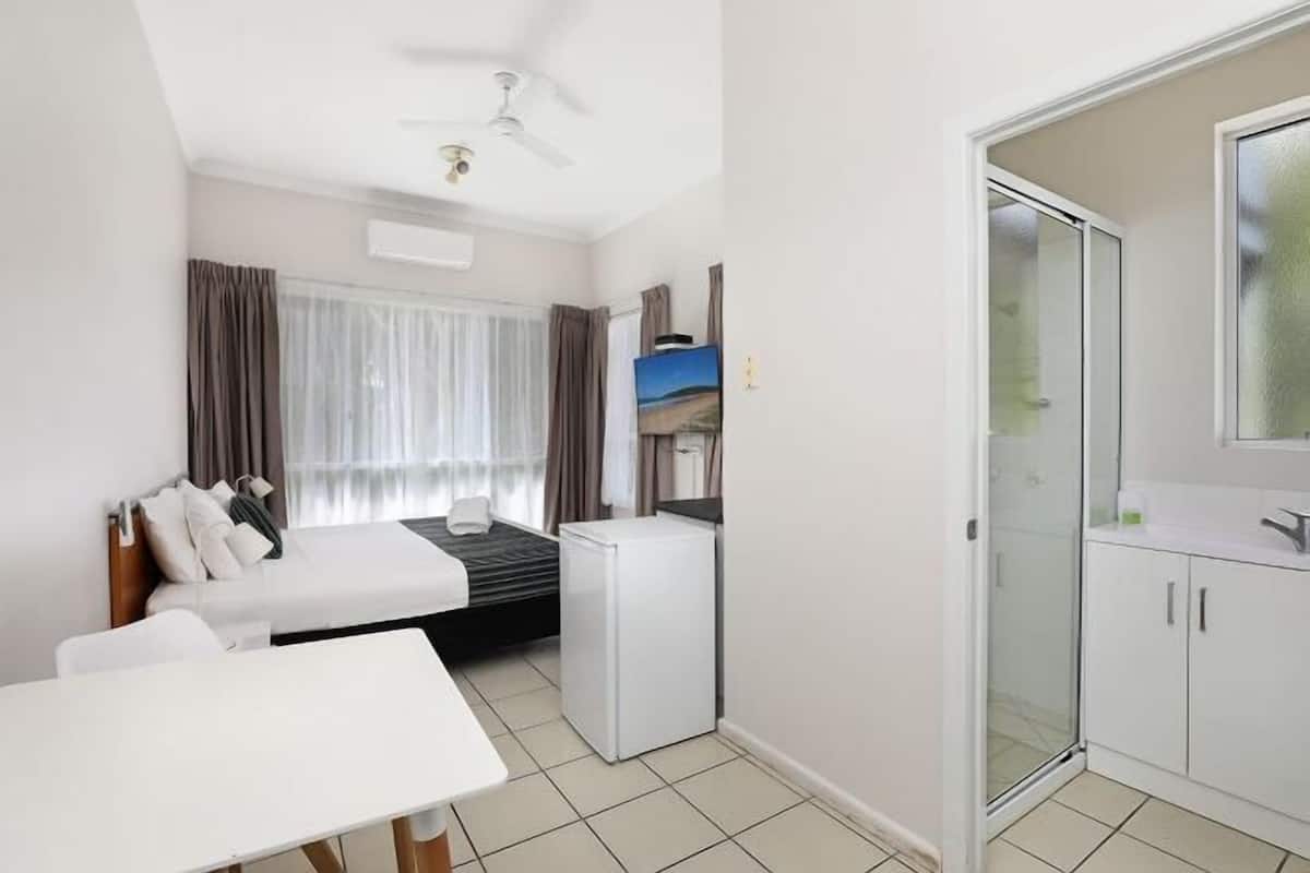 Yksilöllisesti sisustettu, yksilöllisesti kalustettu, ilmainen Wi-Fi