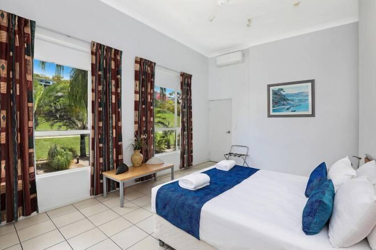 Free WiFi, individually decorated, individually furnished, bed sheets