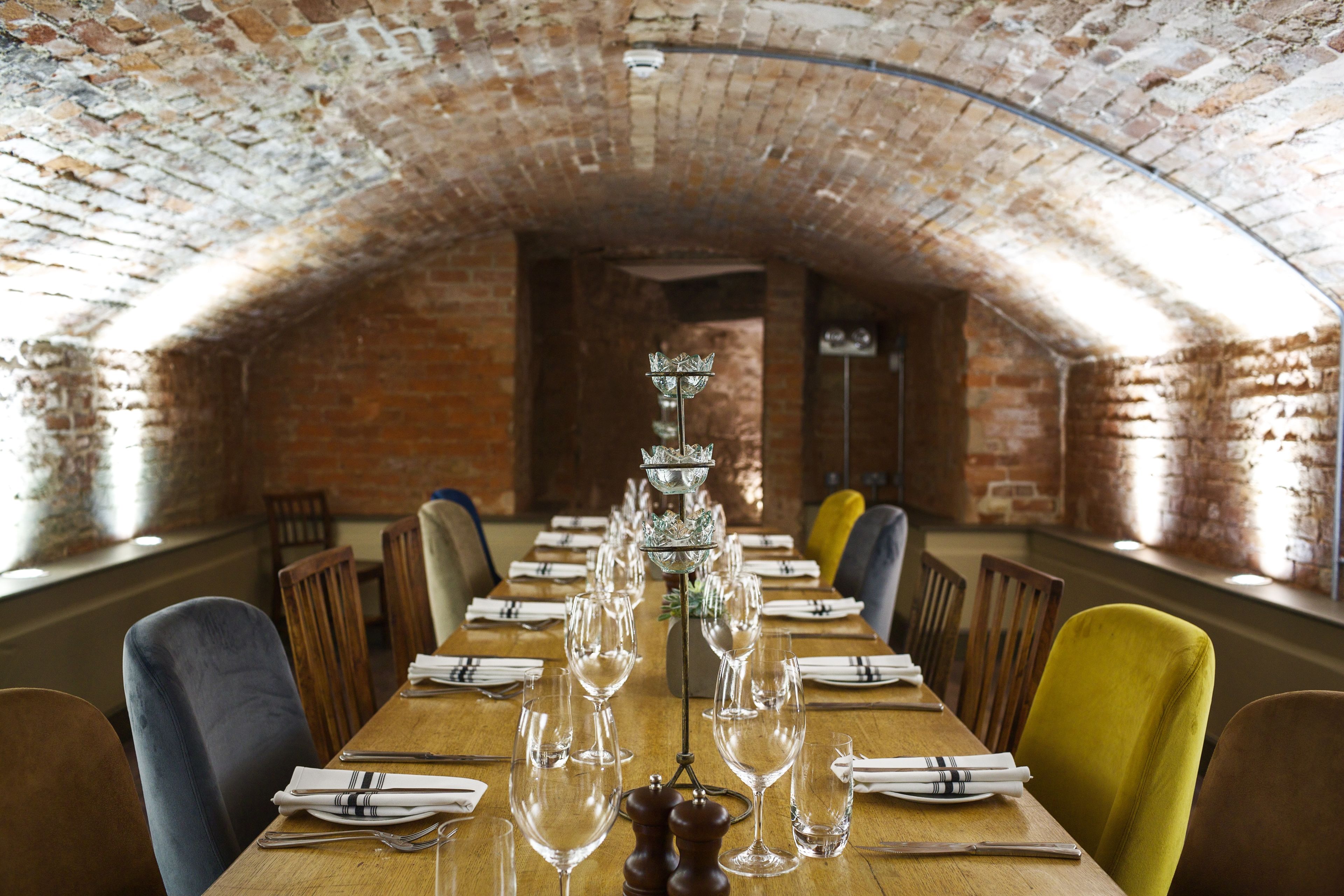 breakfast, lunch, dinner served; british cuisine