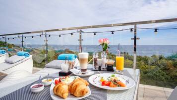 Dagelijks à la carte ontbijt (UAH 500 per persoon)