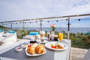 Desayuno a la carta diario (UAH 500 por persona)