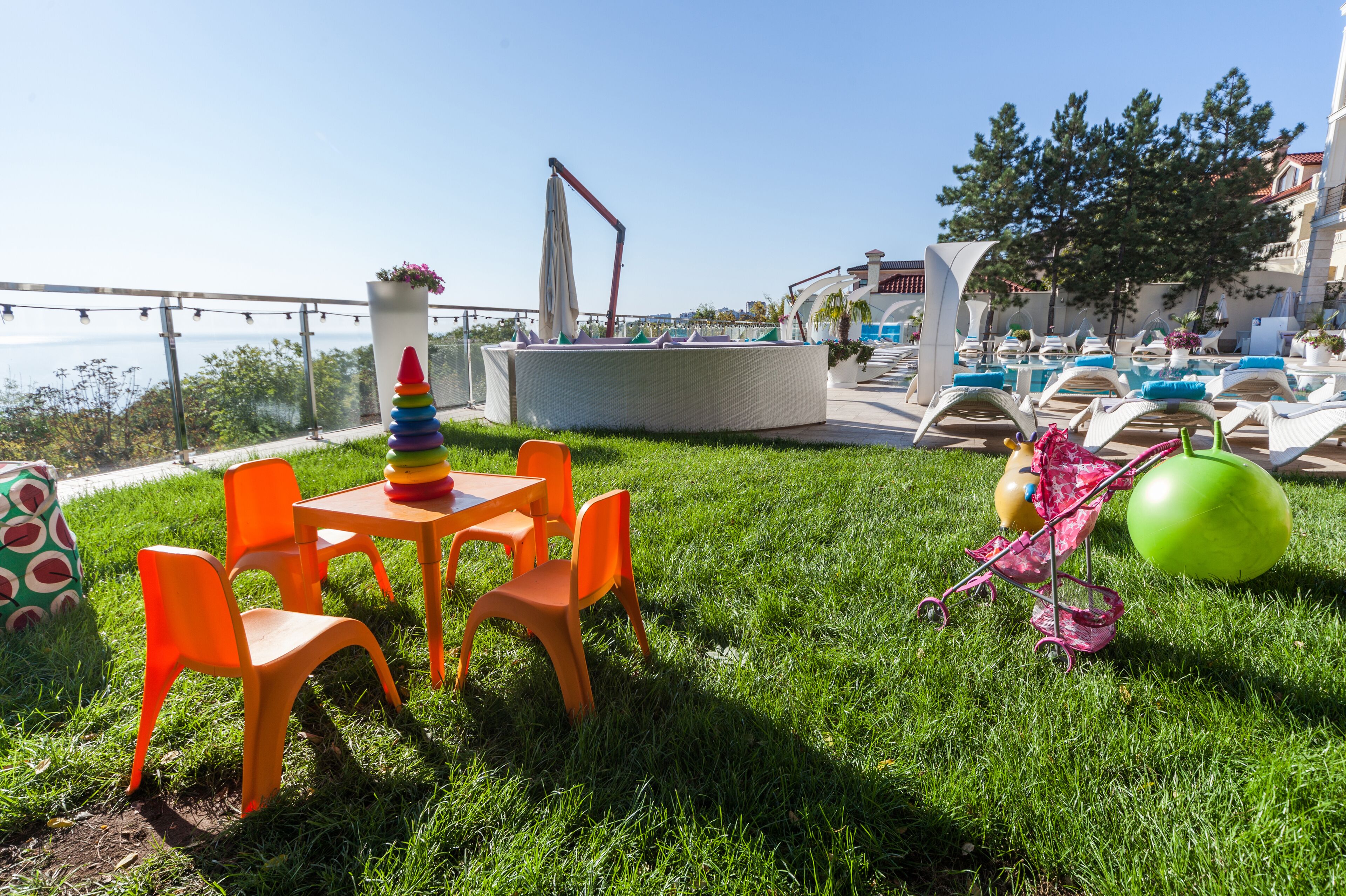 Lunch and dinner served, Mediterranean cuisine