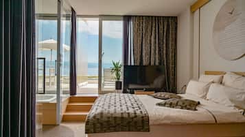 Double Room, Sea View (Small) | Premium bedding, minibar, in-room safe, desk