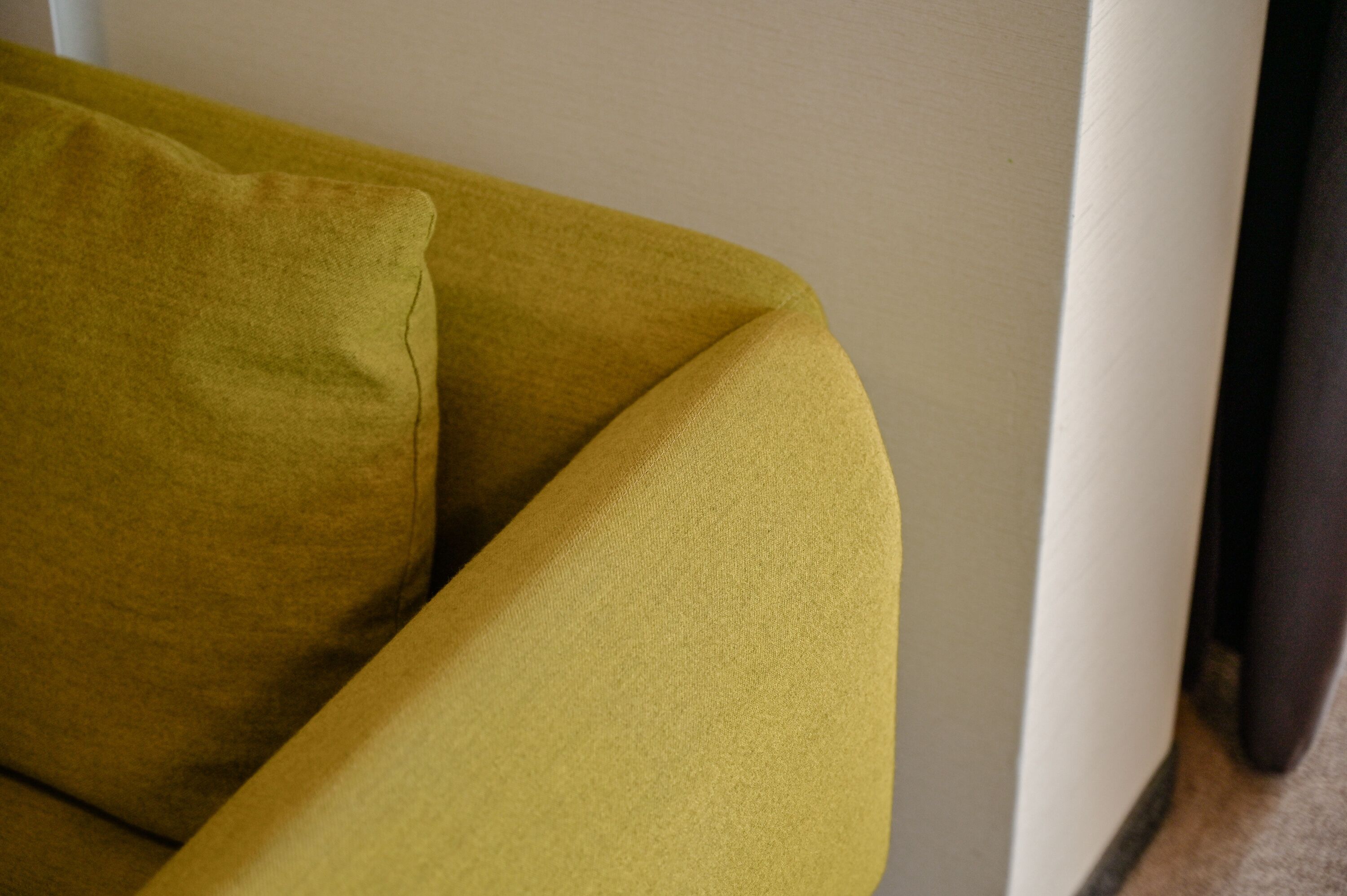 deluxe suite, jetted tub, sea view | living area | 48-inch flat-screen tv with cable channels, tv