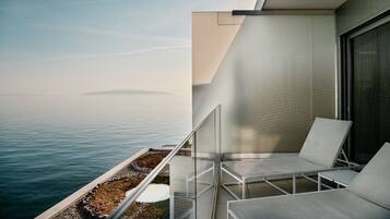 Deluxe-Suite, Whirlpool, Meerblick | Terrasse/Patio