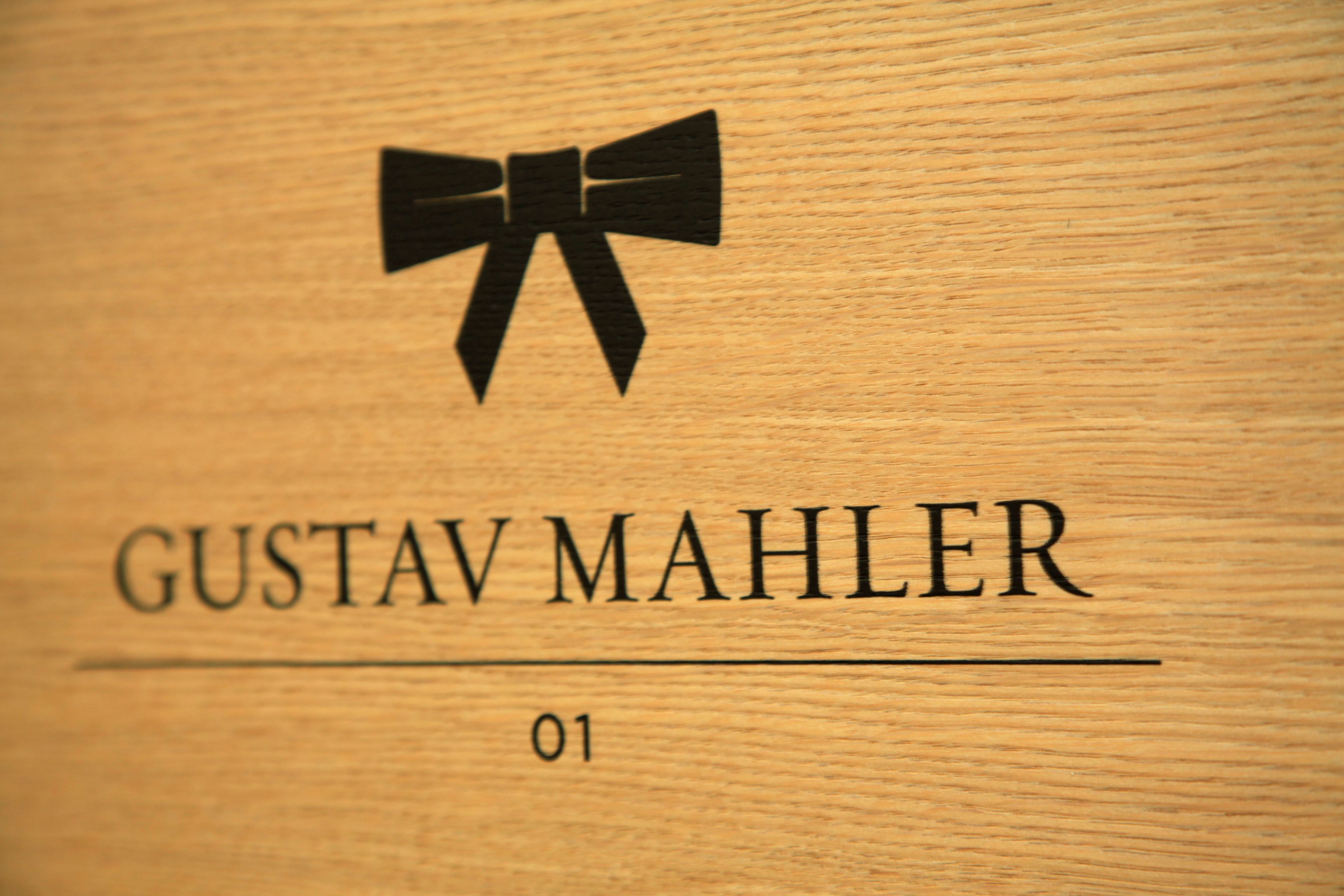 deluxe double room, jetted tub, sea view | premium bedding, minibar, in-room safe, desk