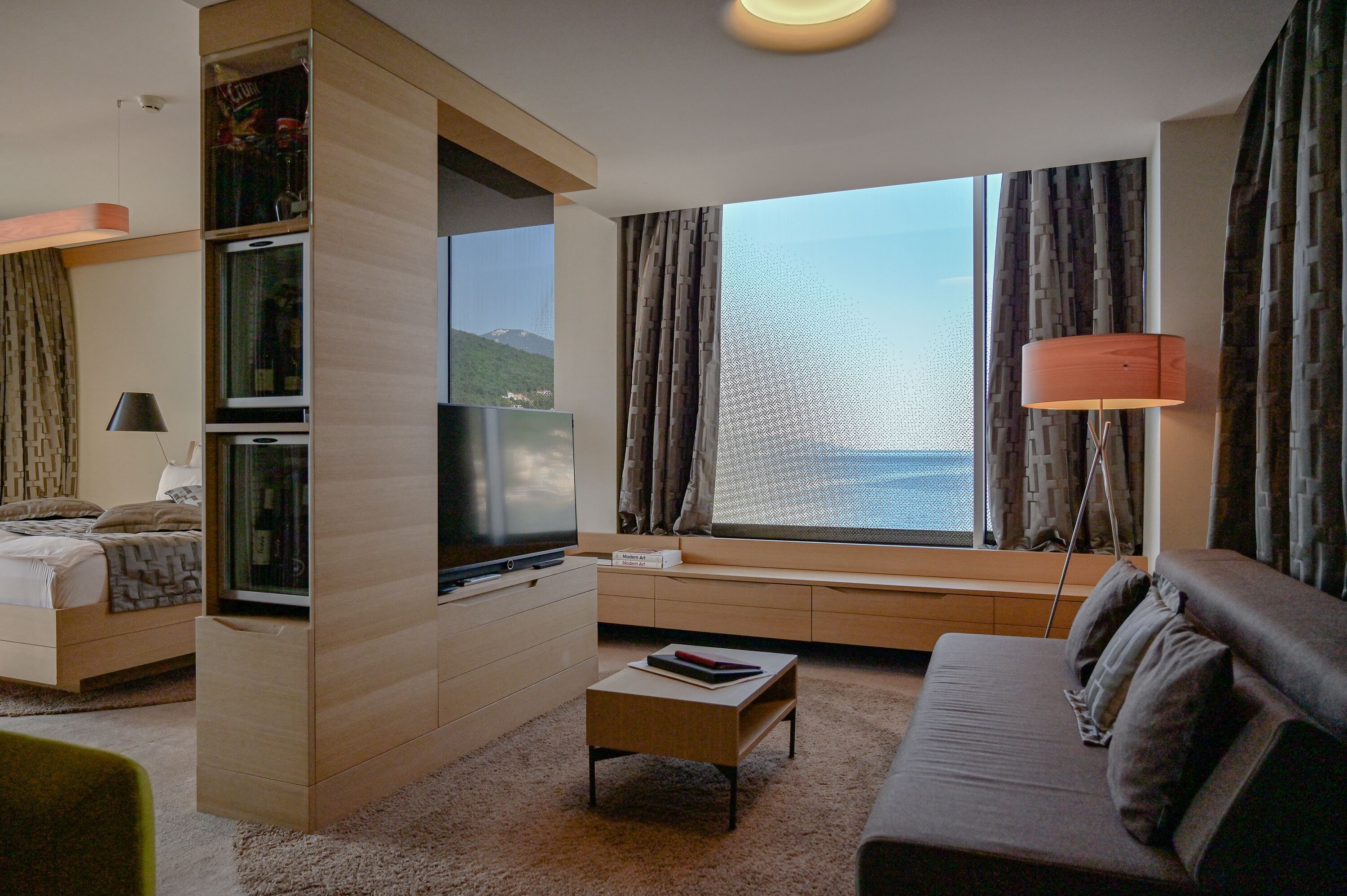 deluxe suite, jetted tub, sea view | living area | 48-inch flat-screen tv with cable channels, tv