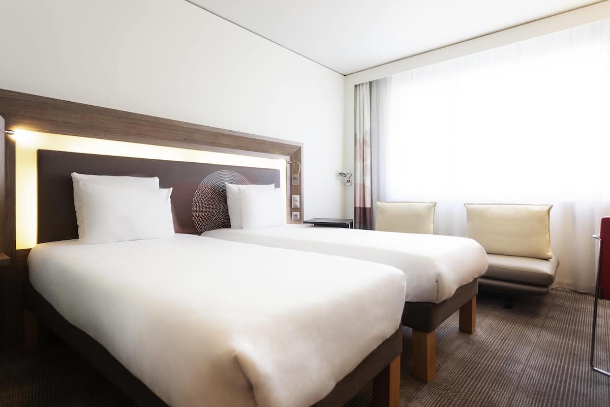 Twin Room, 2 Twin Beds (Next) | Free minibar items, in-room safe, desk, laptop workspace
