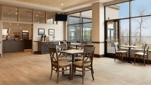 Free daily buffet breakfast  - Country Inn & Suites by Radisson, Bemidji, MN (Bemidji)