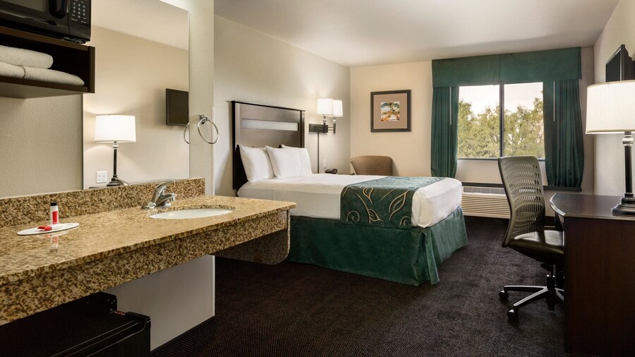 Travelodge by Wyndham Santa Teresa