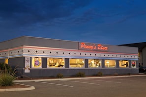 Daily cooked-to-order breakfast (USD 4.99 per person)