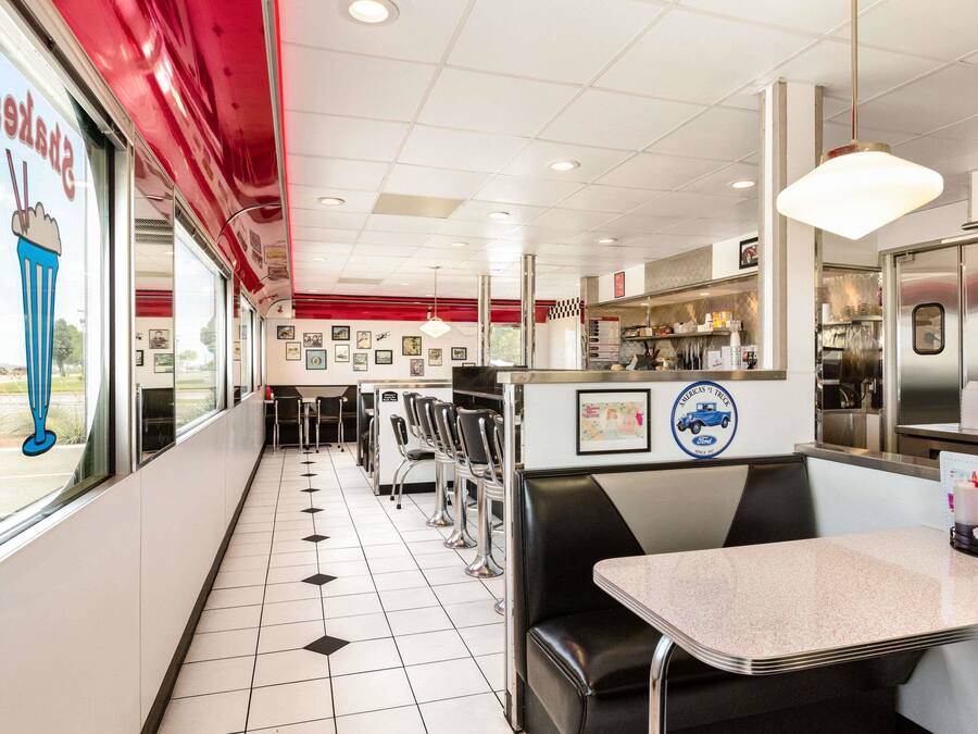 Daily cooked-to-order breakfast (USD 4.99 per person)