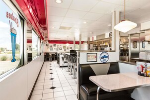 Se ofrece un desayuno a la carta todos los días (por un coste adicional)