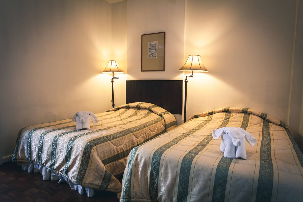 트윈룸 | 객실 내 금고, 다리미/다리미판