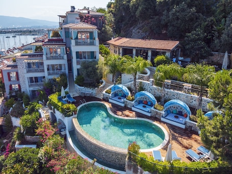 Front of property. Hotel Unique - Boutique Class - Adults Only