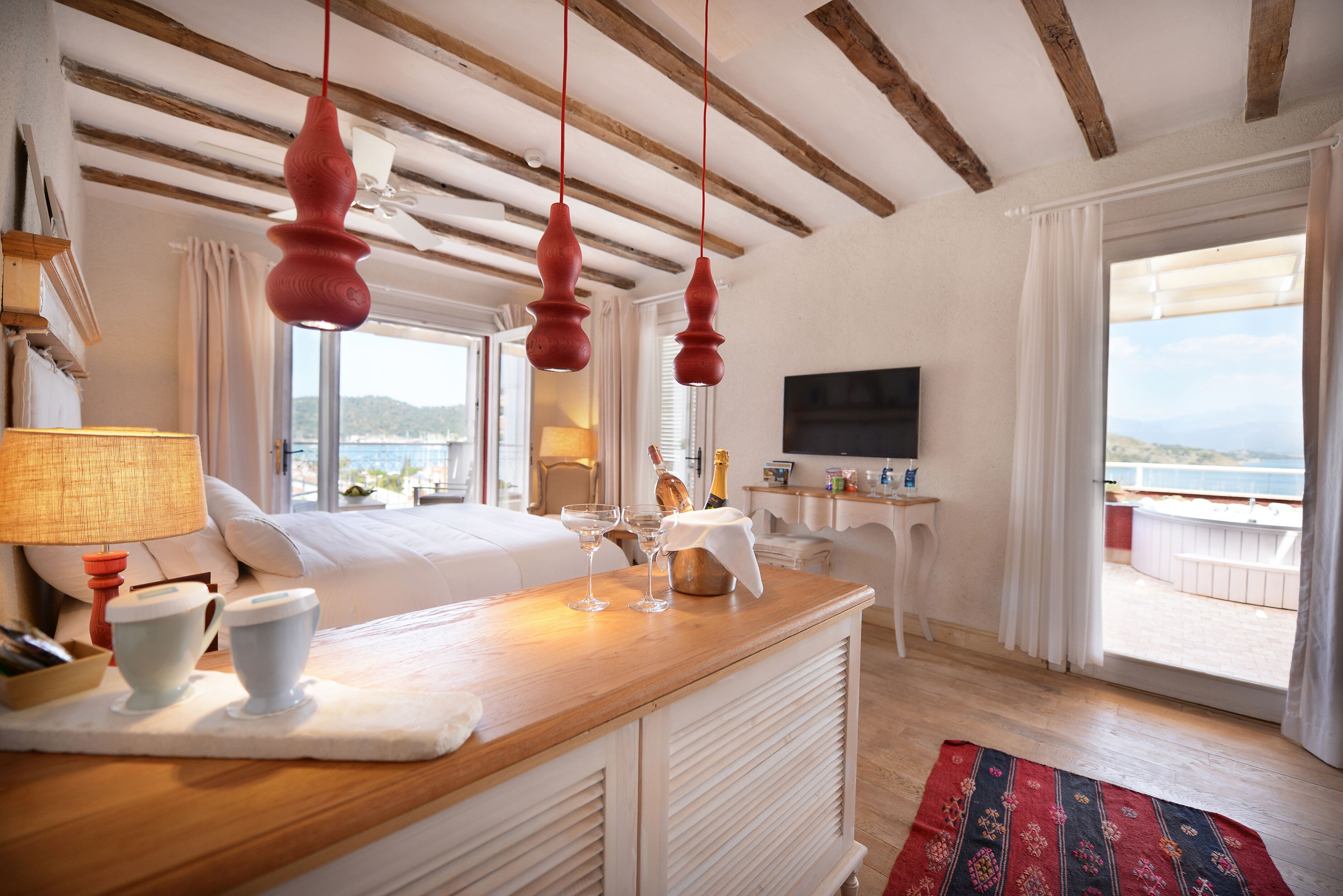 Deluxe Suite, Sea View with Jacuzzi