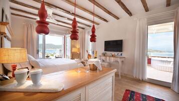 Deluxe Suite, Sea View with Jacuzzi | Egyptian cotton sheets, premium bedding, pillow-top beds, minibar