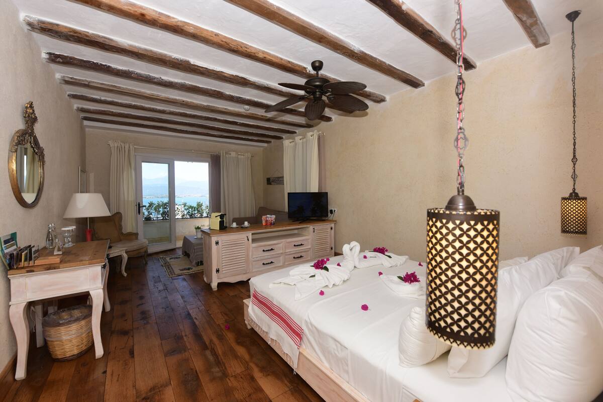 Queen Suite, Sea View with Jacuzzi | 埃及棉床单、高档床上用品、加厚床垫、迷你吧