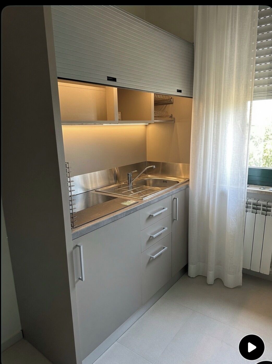 Deluxe Apartment, 1 Bedroom | Private kitchen | Electric kettle