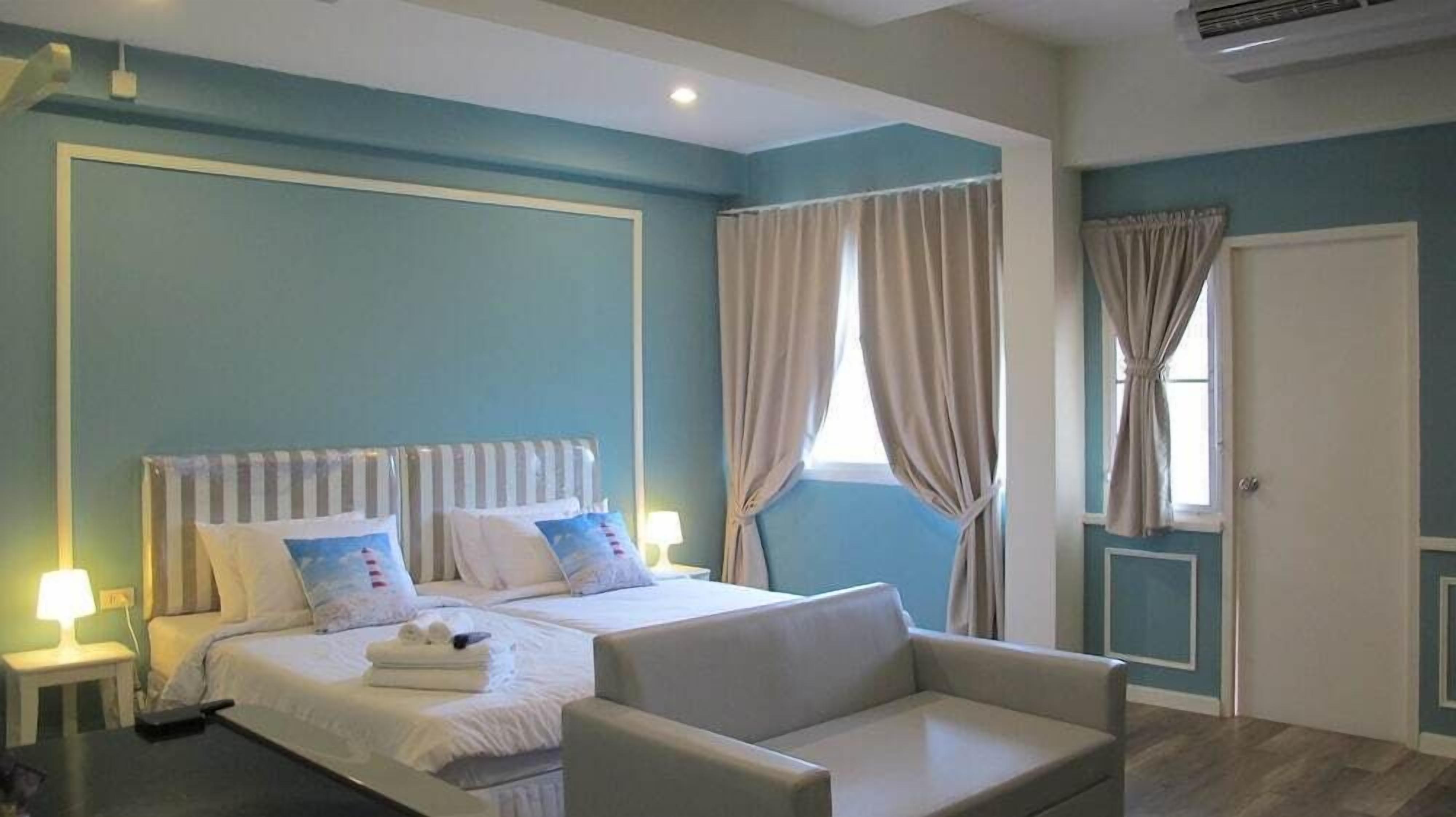 Minibar, desk, rollaway beds, free WiFi