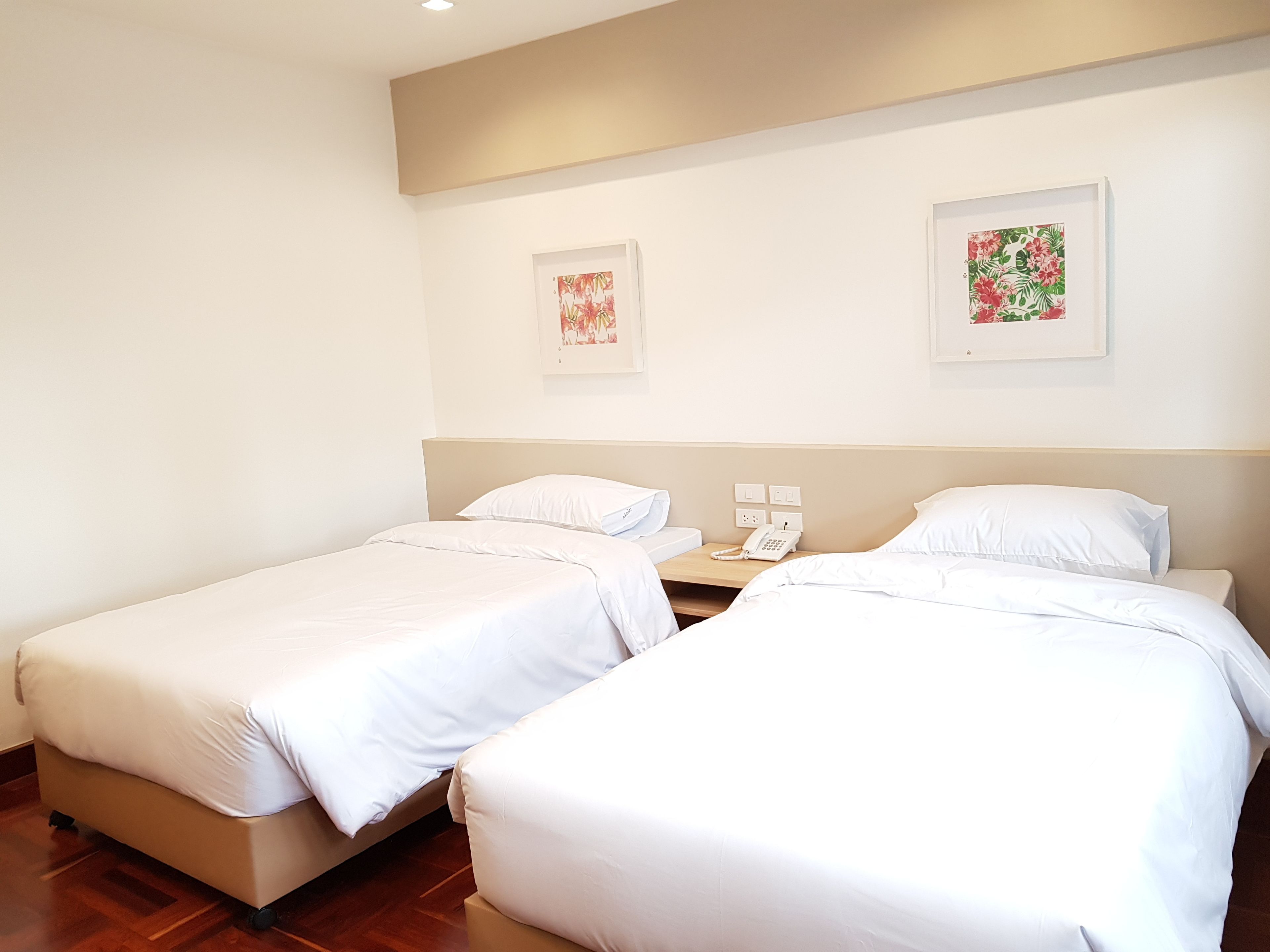 Dobbelt- eller tomannsrom – deluxe, 1 soverom | Minibar, safe på rommet, skrivebord og wi-fi (inkludert)