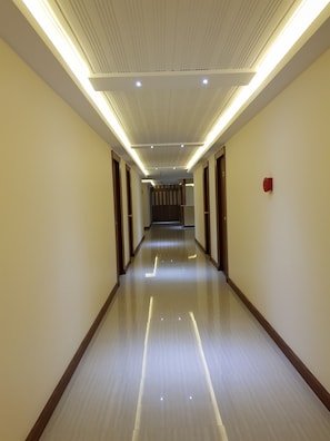 Habitación estándar con 2 camas individuales, 2 camas individuales | Minibar, caja fuerte, escritorio y wifi gratis