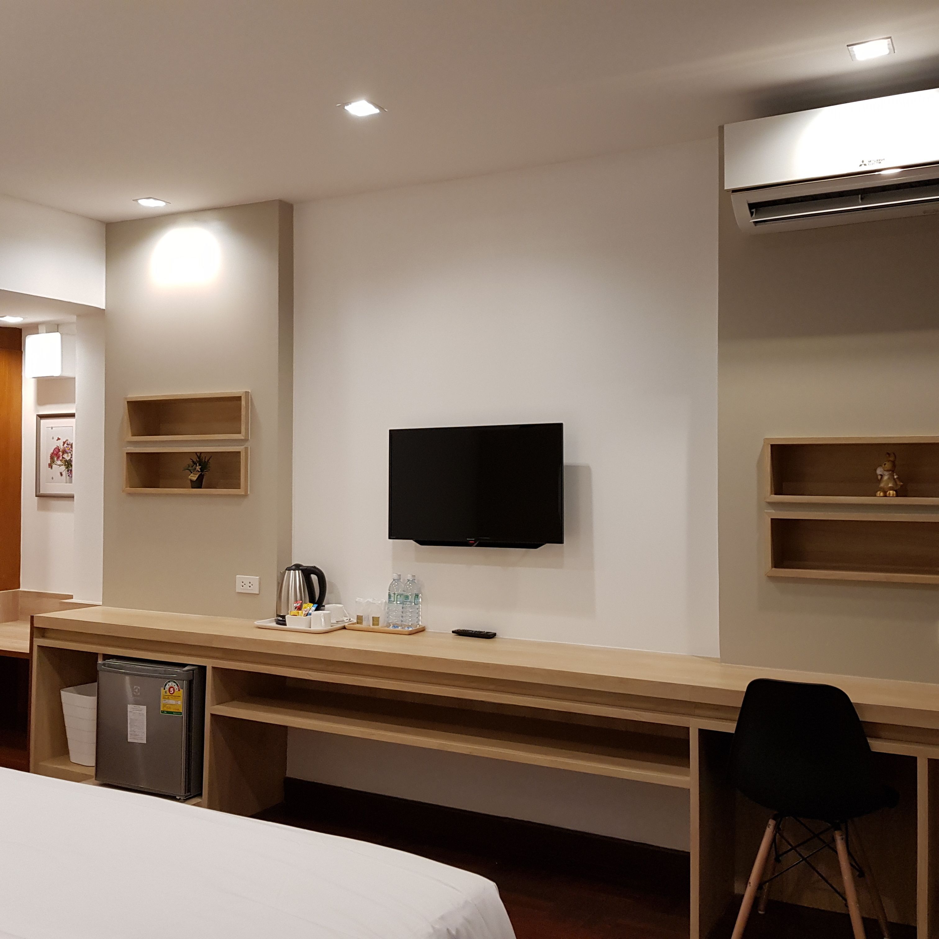 Deluxe Double or Twin Room, 1 Bedroom | Minibar, in-room safe, desk, free WiFi