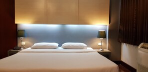Dobbelt- eller tomannsrom – superior, 1 soverom | Minibar, safe på rommet, skrivebord og wi-fi (inkludert)