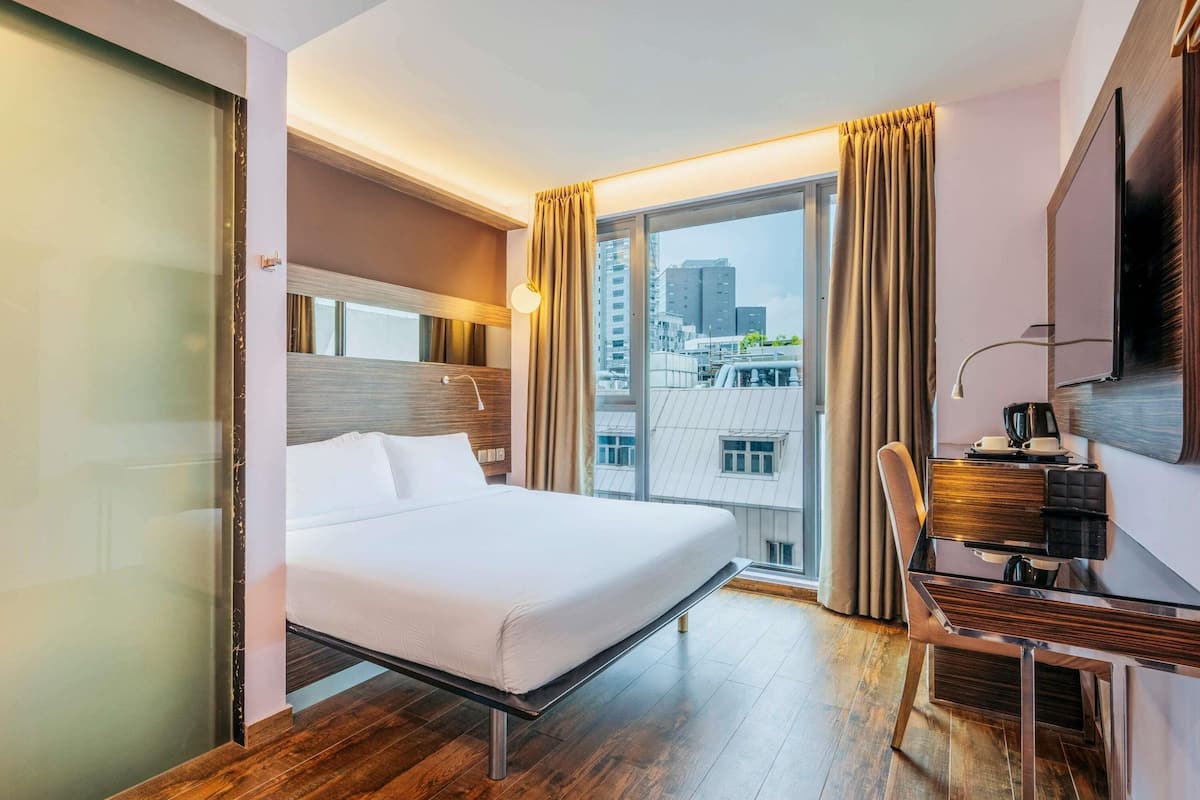Camera Classic (2 Twin Zip Beds) | Una cassaforte in camera, una scrivania, postazione laptop