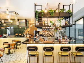 Daily full breakfast (SGD 19.18 per person) - Mercure Singapore Tyrwhitt (Singapore)