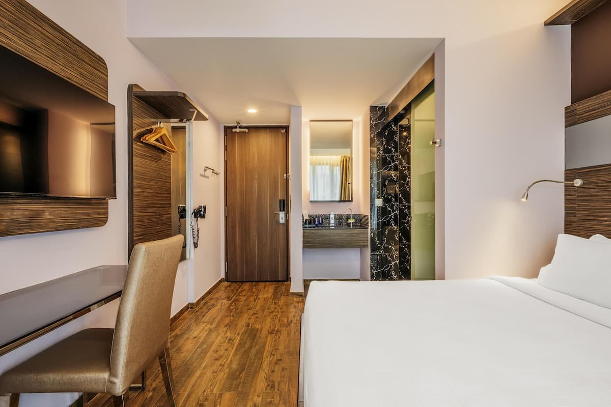 Classic Double Room, 1 Double Bed | In-room safe, desk, laptop workspace, iron/ironing board