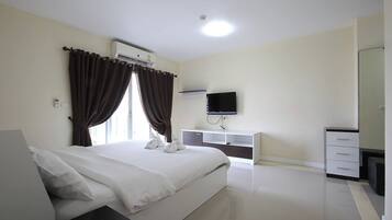 Estudio | Minibar, caja de seguridad en la habitación y escritorio